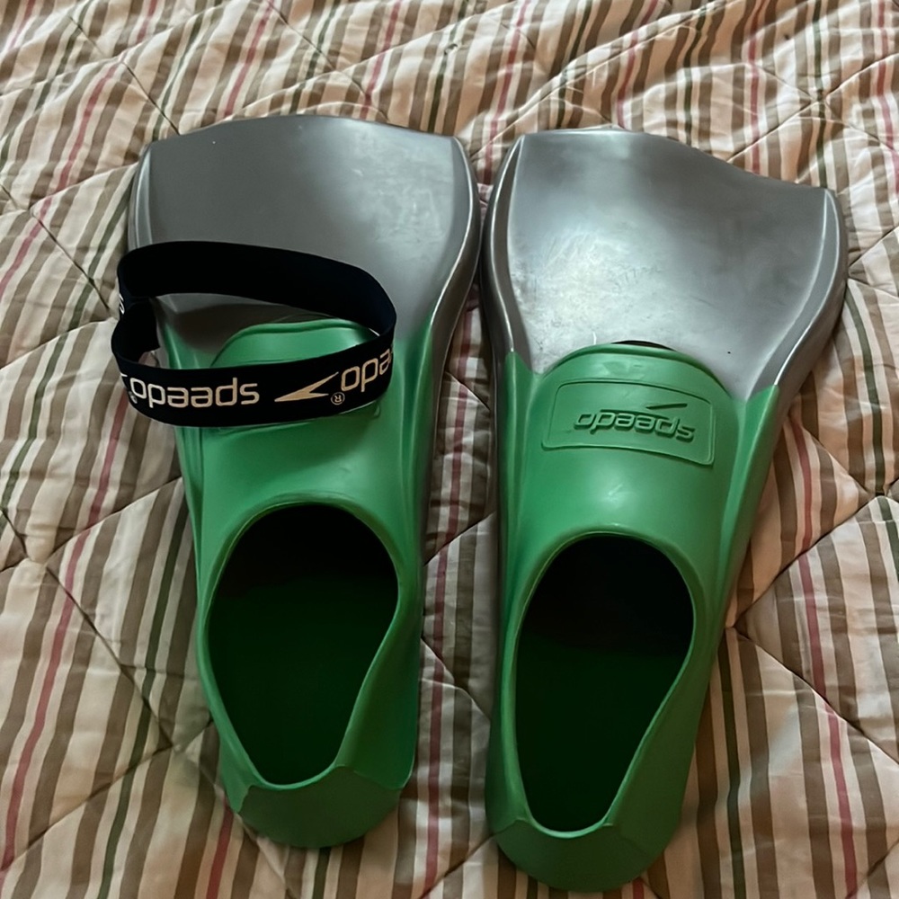 speedo rubber swim fins, size 5-6
